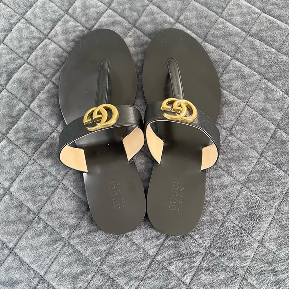 Gucci Sandals Women Size 42 or 12 GG Black Gold Leather Thong Shoe Flat T strap - Picture 12 of 13